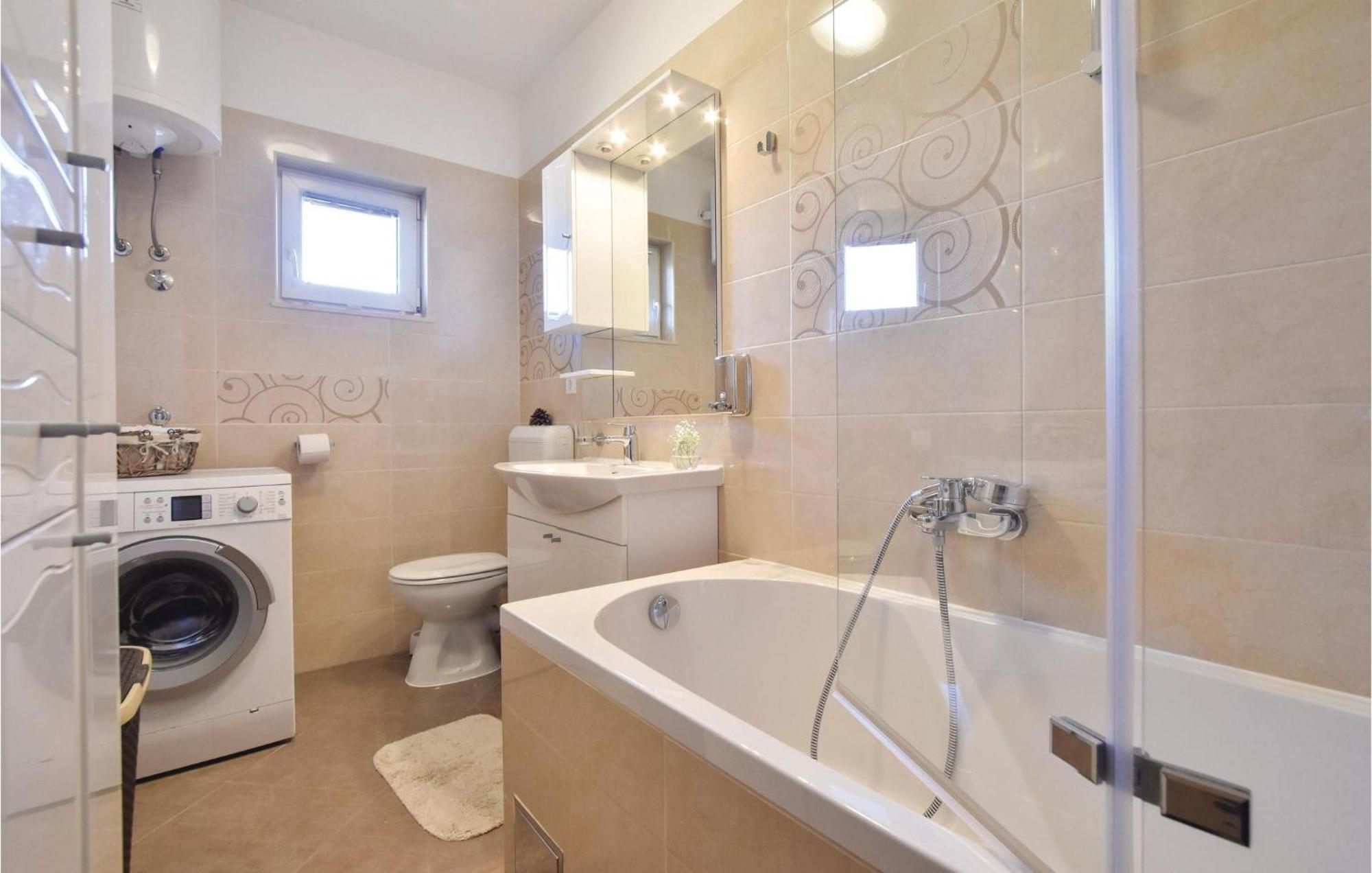 Lovely Home In Split With Jacuzzi 外观 照片