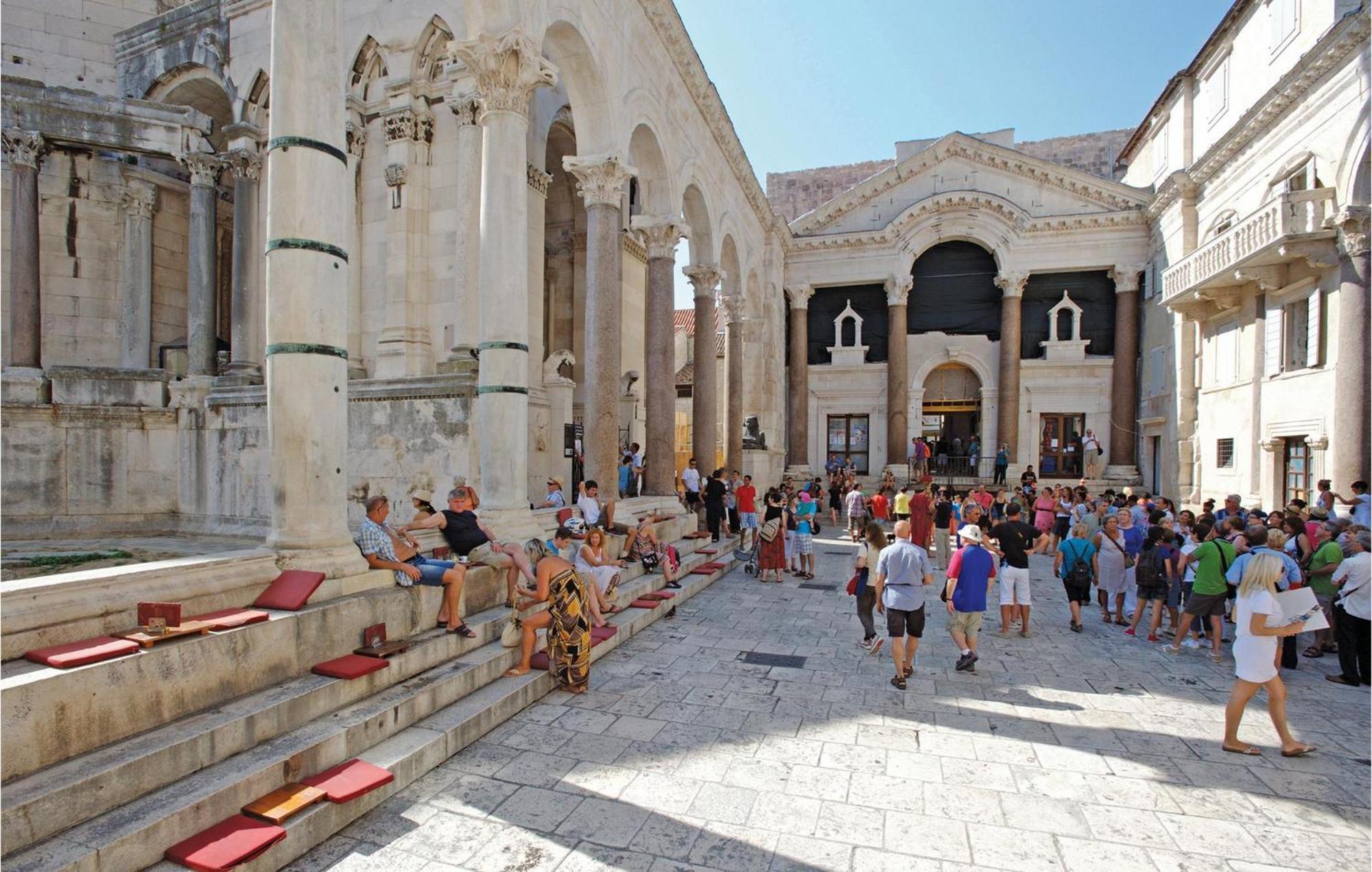Lovely Home In Split With Jacuzzi 外观 照片