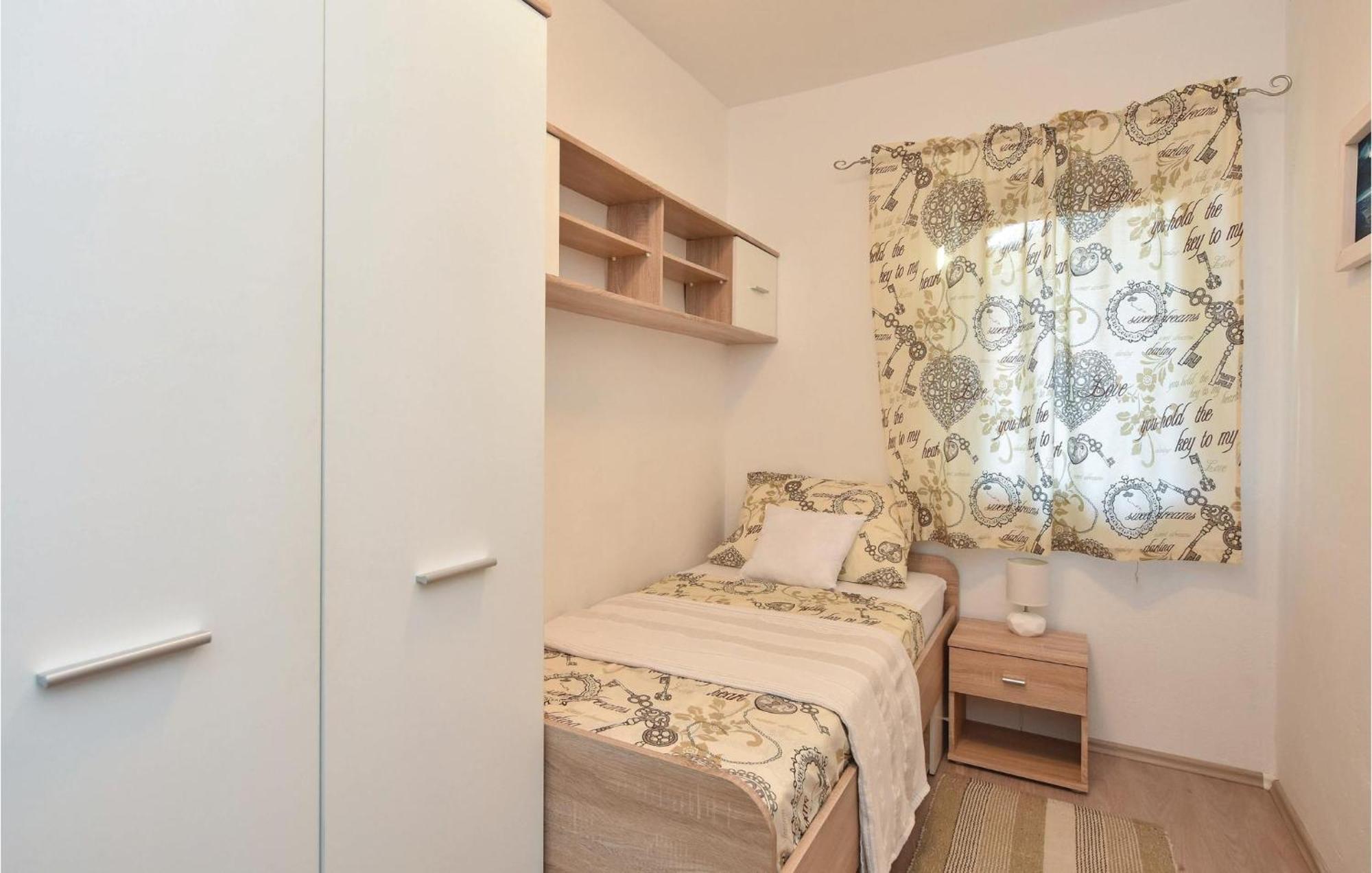 Lovely Home In Split With Jacuzzi 外观 照片