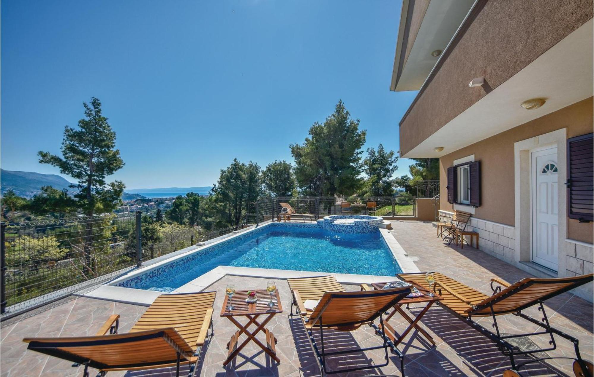 Lovely Home In Split With Jacuzzi 外观 照片