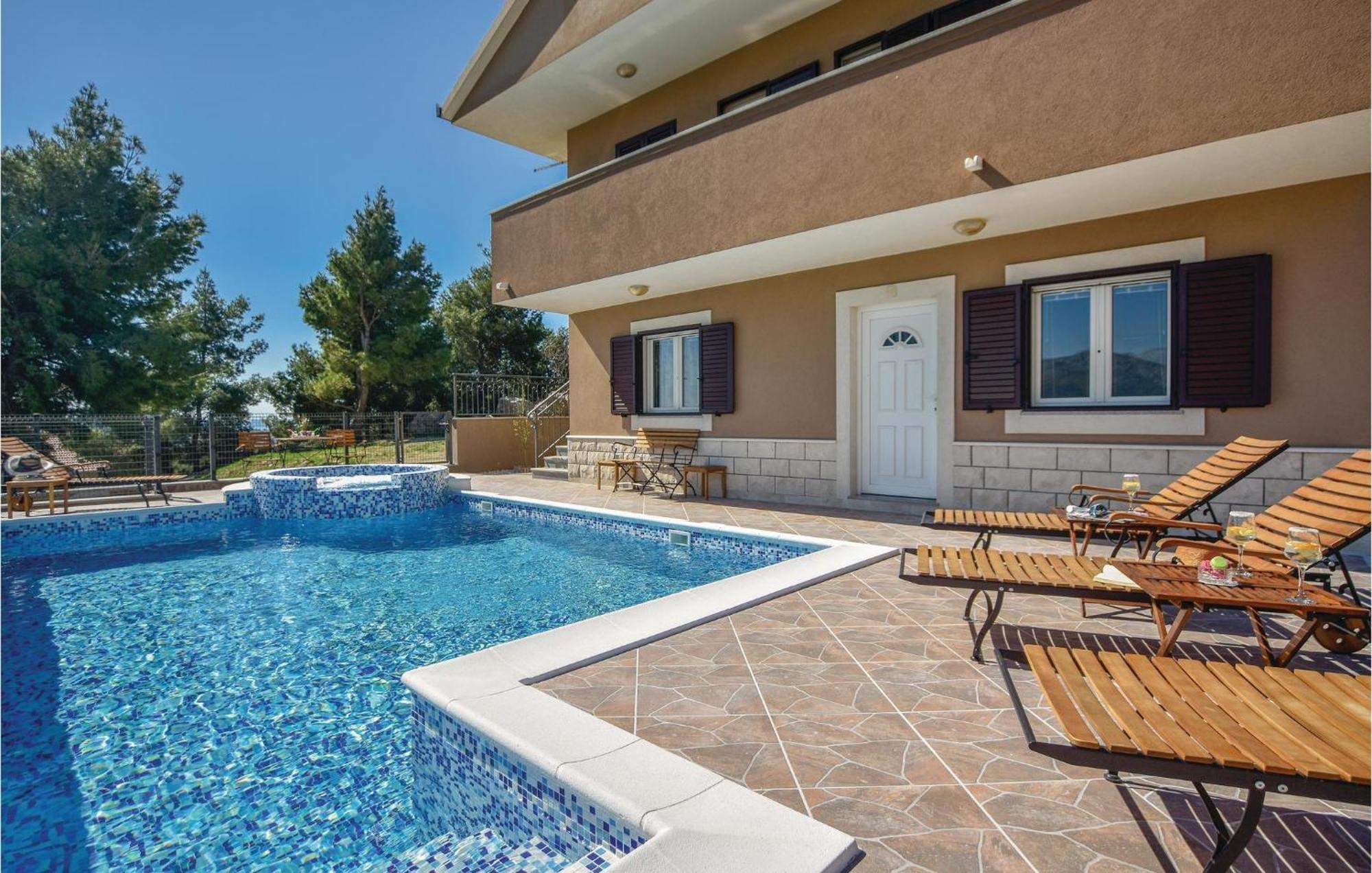 Lovely Home In Split With Jacuzzi 外观 照片