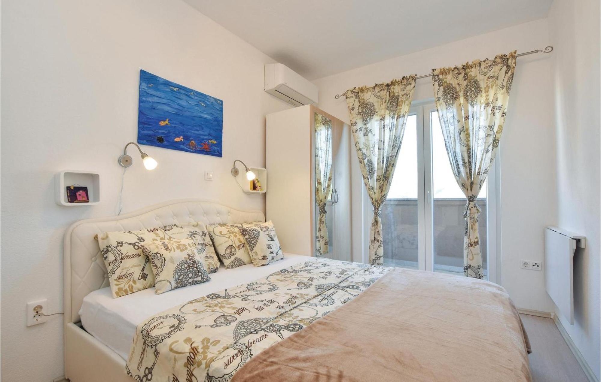 Lovely Home In Split With Jacuzzi 外观 照片