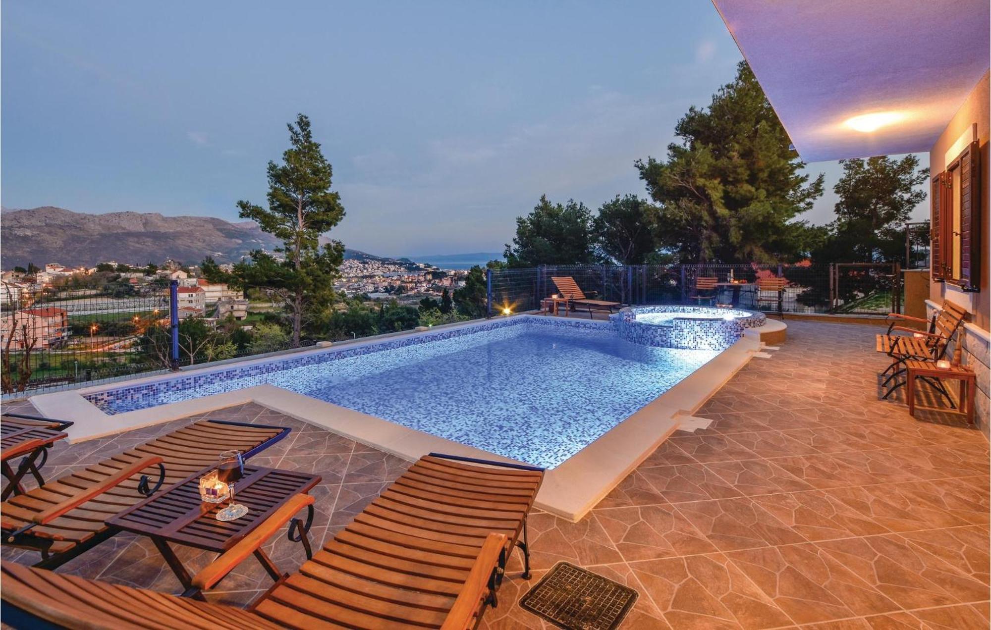 Lovely Home In Split With Jacuzzi 外观 照片