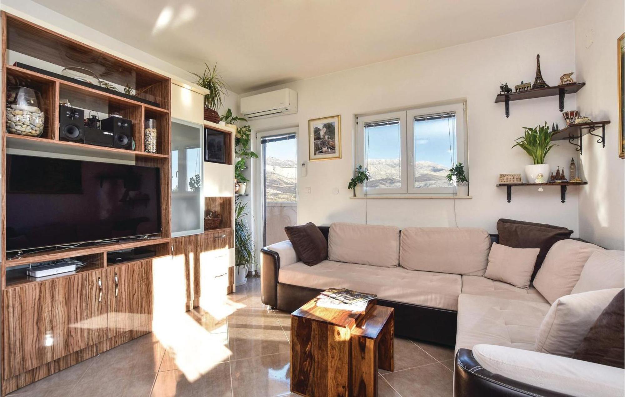 Lovely Home In Split With Jacuzzi 外观 照片