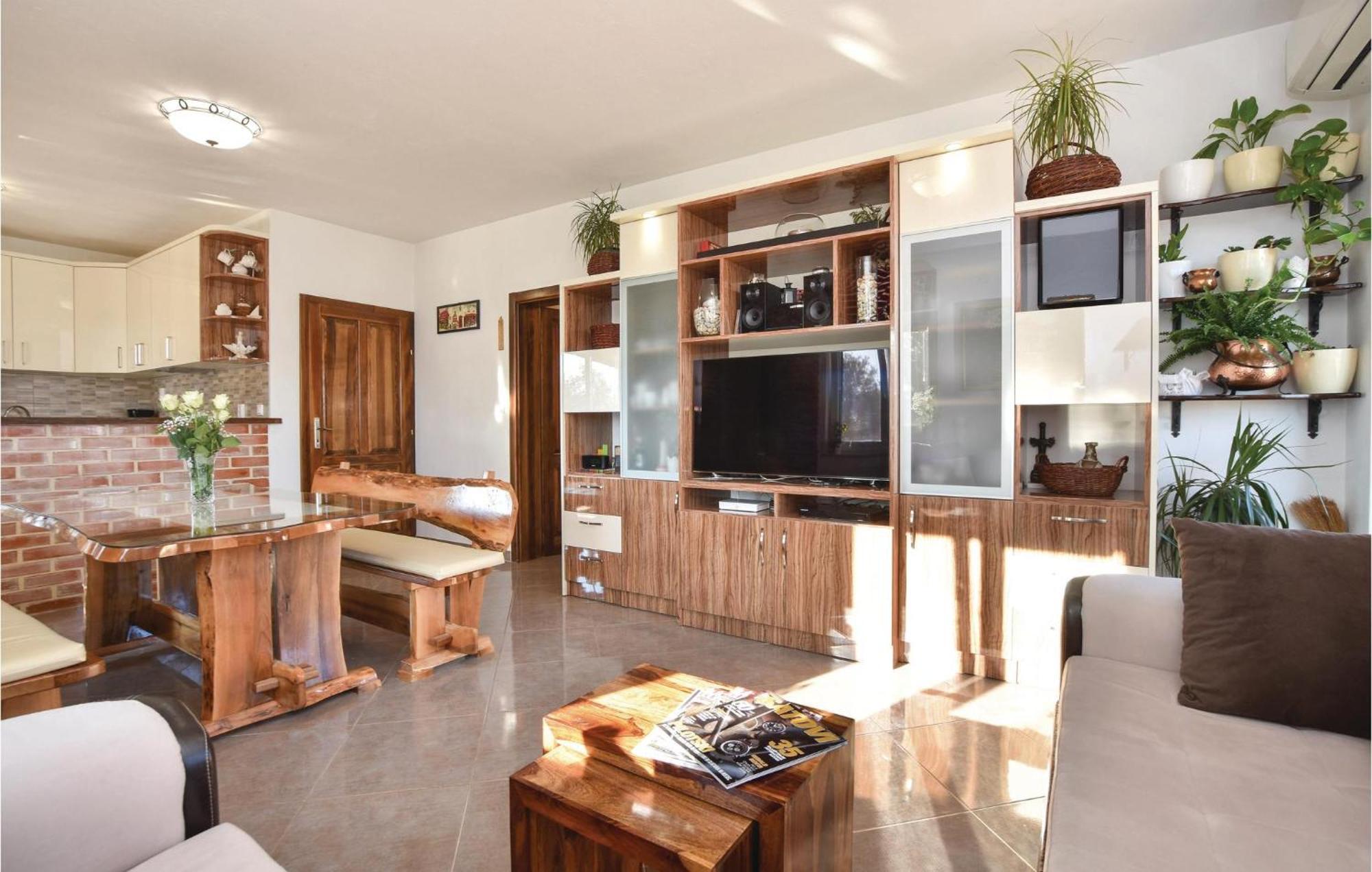 Lovely Home In Split With Jacuzzi 外观 照片