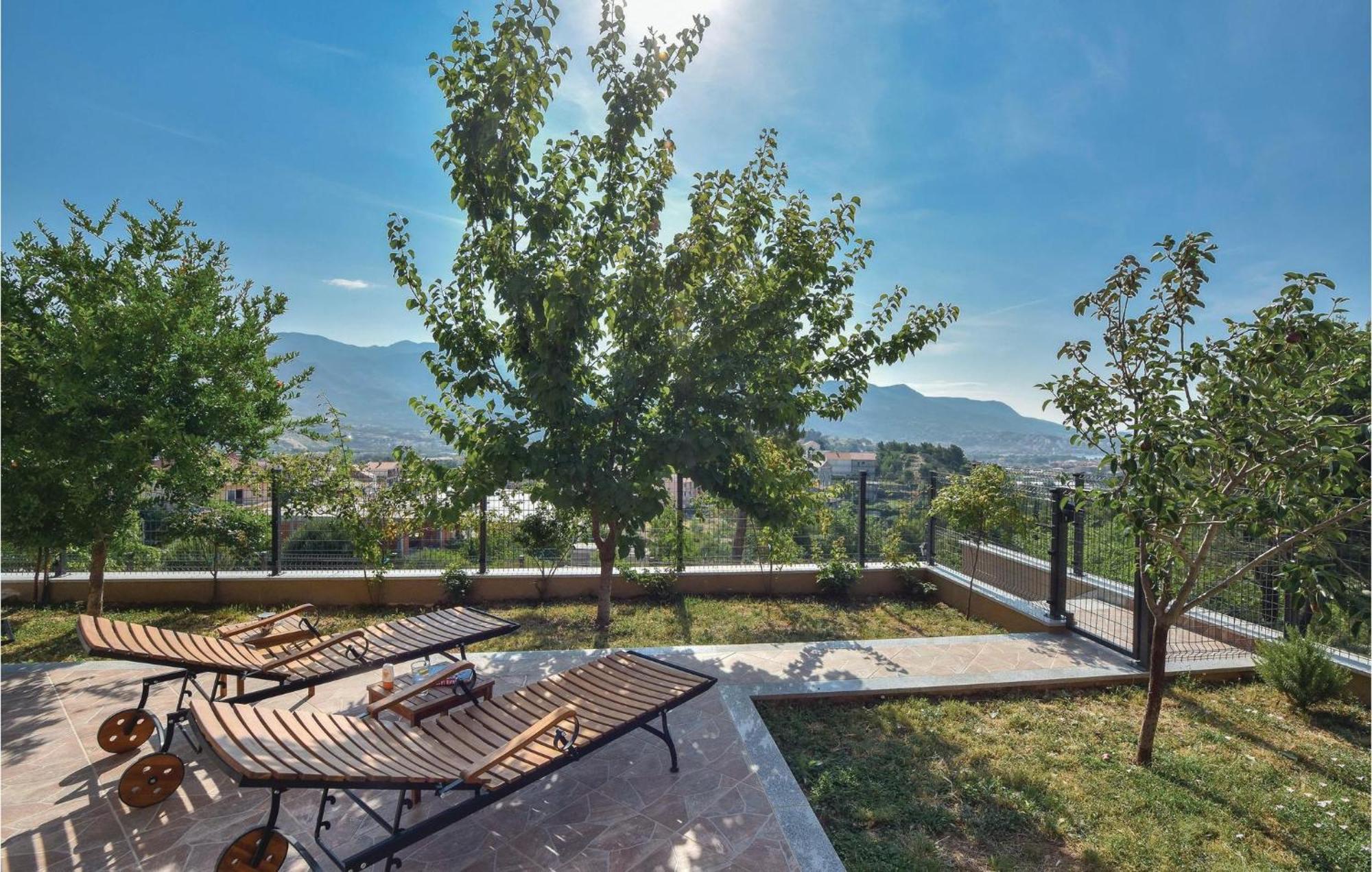 Lovely Home In Split With Jacuzzi 外观 照片