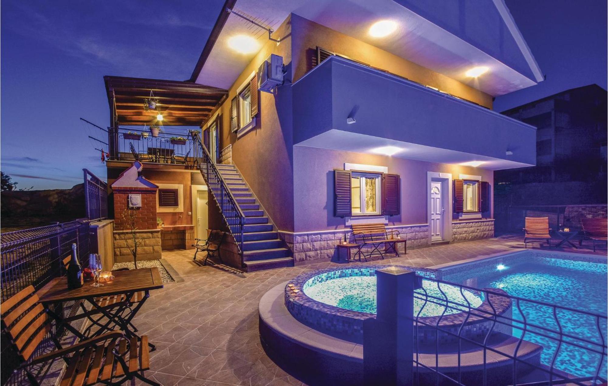 Lovely Home In Split With Jacuzzi 外观 照片