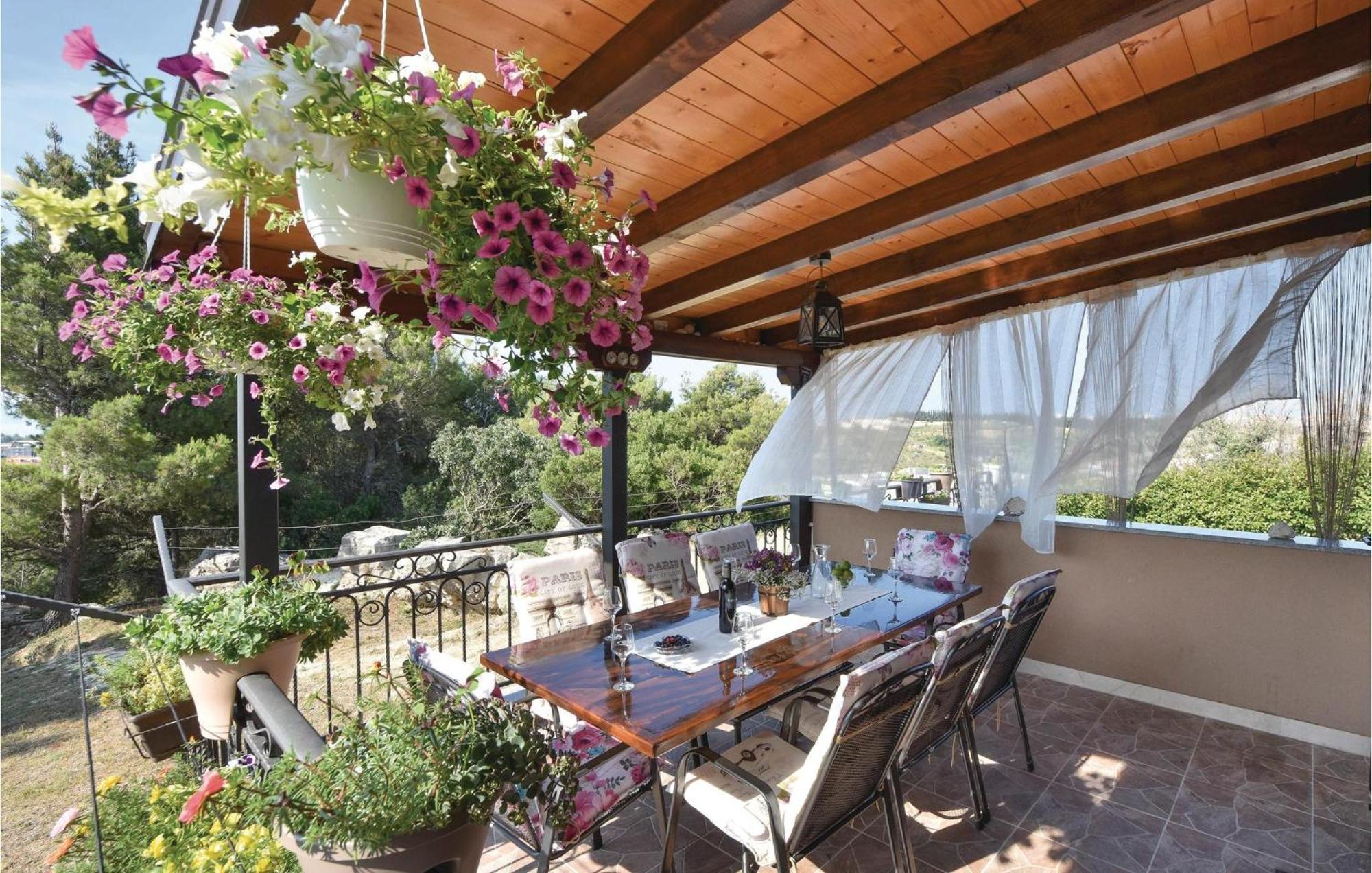 Lovely Home In Split With Jacuzzi 外观 照片