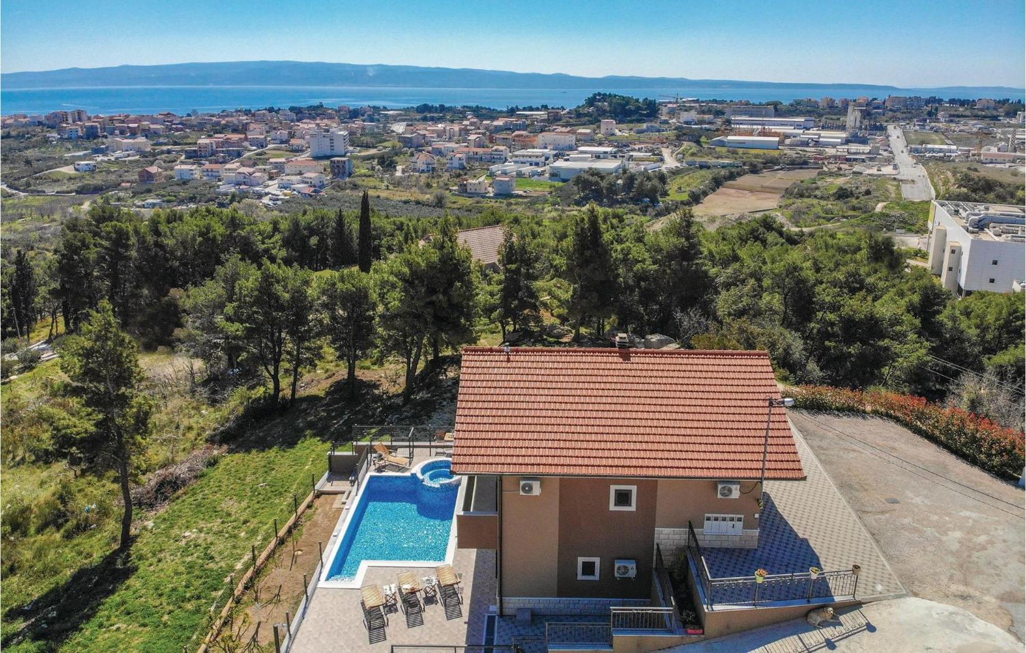 Lovely Home In Split With Jacuzzi 外观 照片