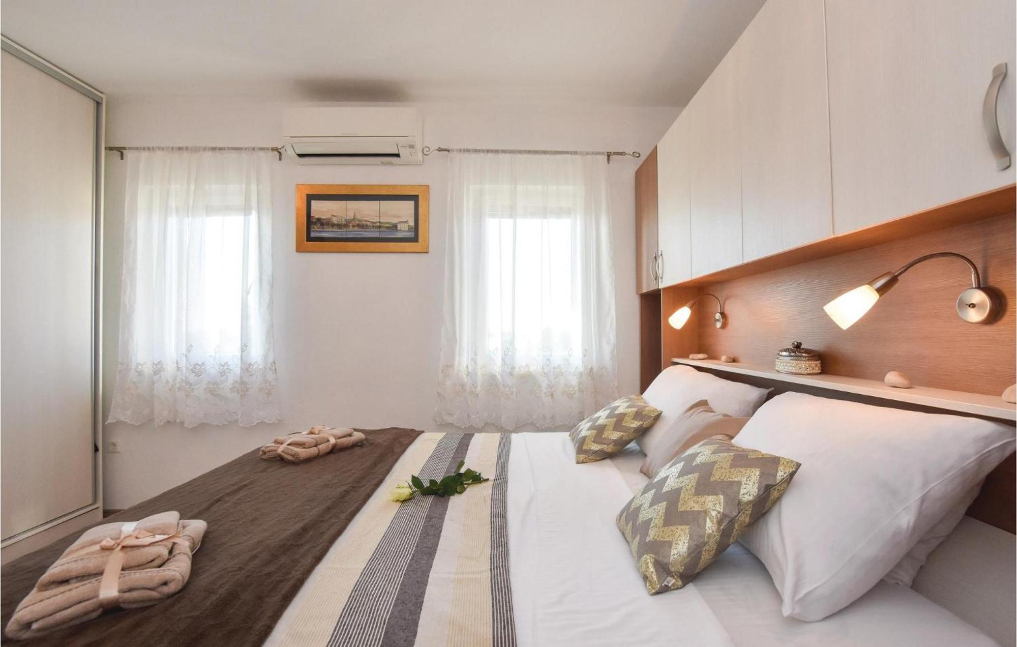 Lovely Home In Split With Jacuzzi 外观 照片