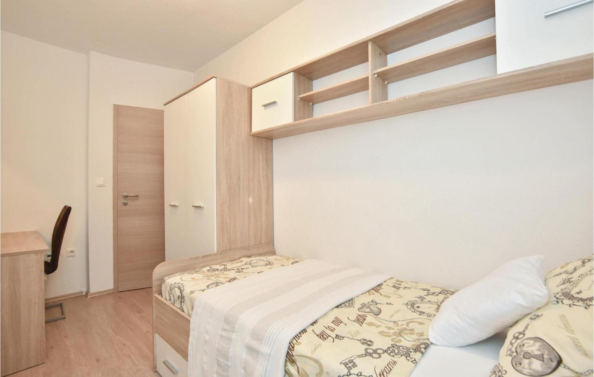 Lovely Home In Split With Jacuzzi 外观 照片