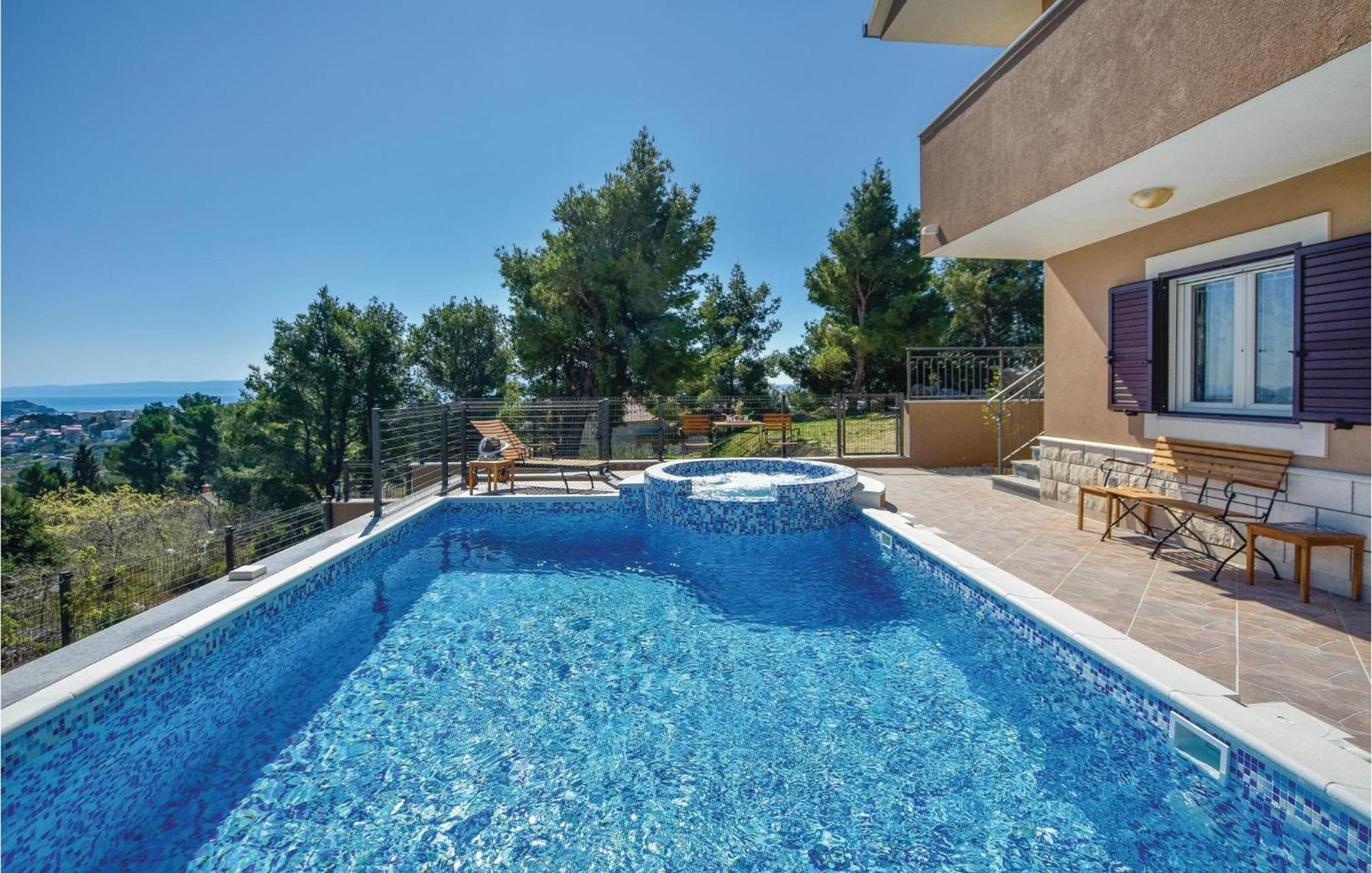 Lovely Home In Split With Jacuzzi 外观 照片
